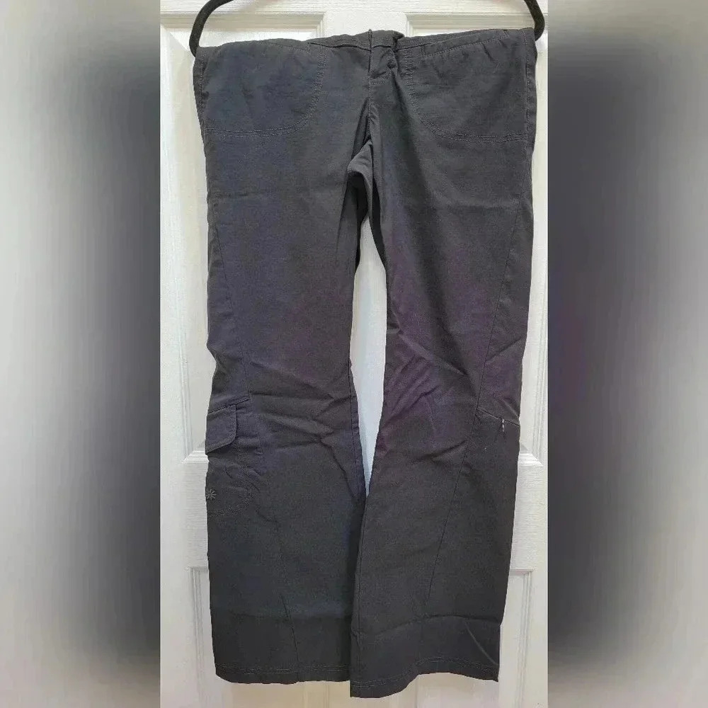 Athleta Cargo Hiking Pants Black Size 6 missing one pocket button